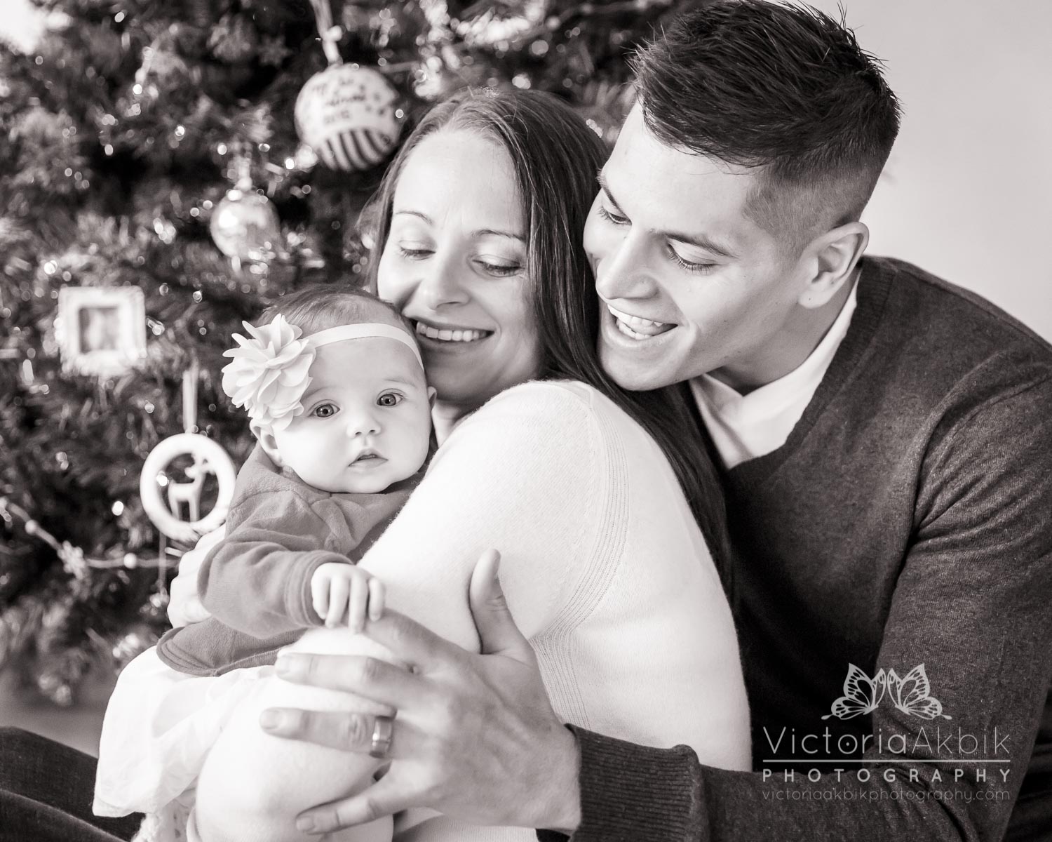 Baby's first Christmas At-Home Session | Abu Dhabi Lifestyle Family Photography » Victoria Akbik Photography