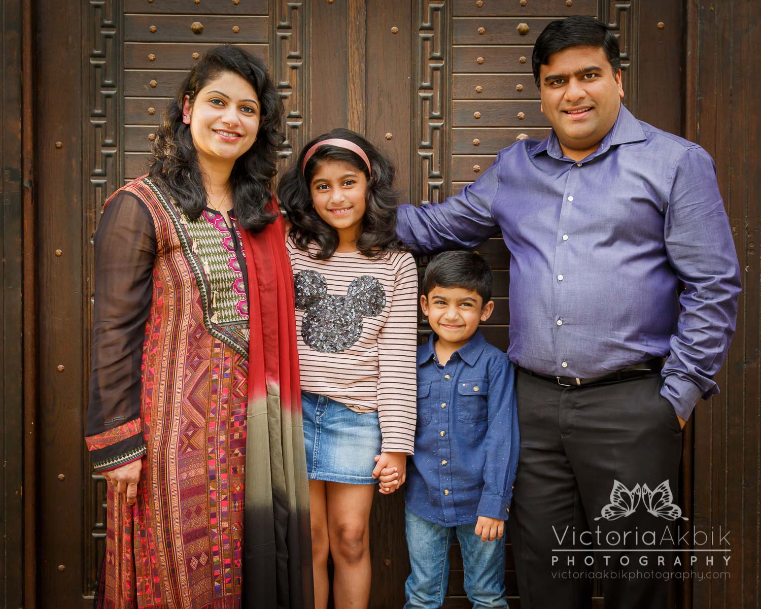 Mrs P's Extended Family Shoot | Abu Dhabi Lifestyle Family Photography » Victoria Akbik Photography